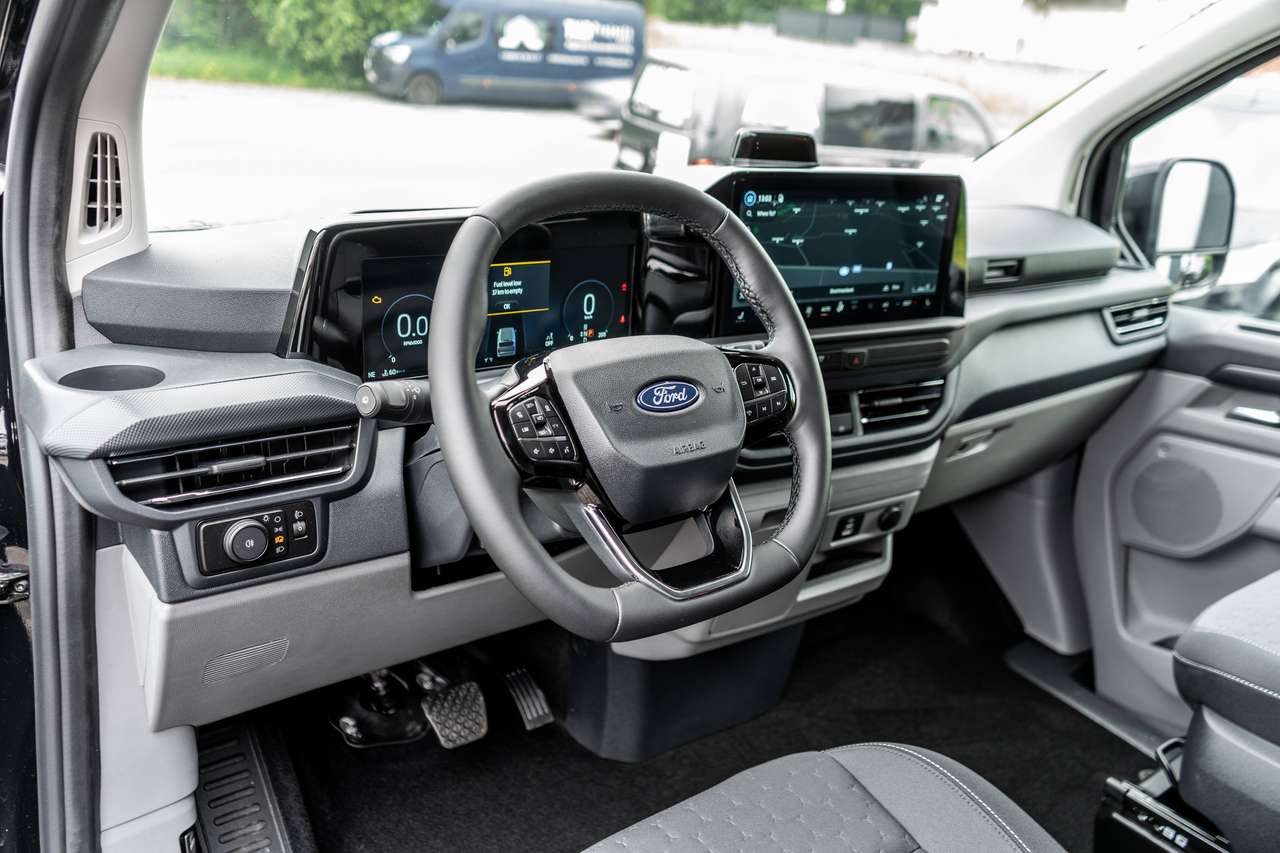Ford Transit Custom 2.0TDCi Limited L2 5pl. - Trekhaak / 360° camera - 5j Warranty - 42.000ex — foto 9 van 20