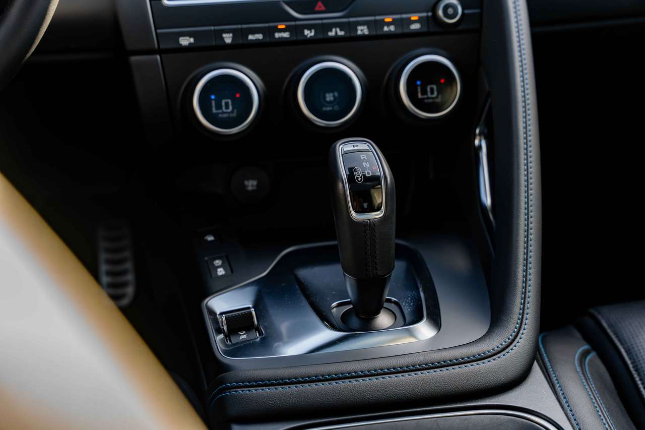 Jaguar E-Pace R-DYNAMIC-LED*PANO*MERIDON* — foto 24 van 25