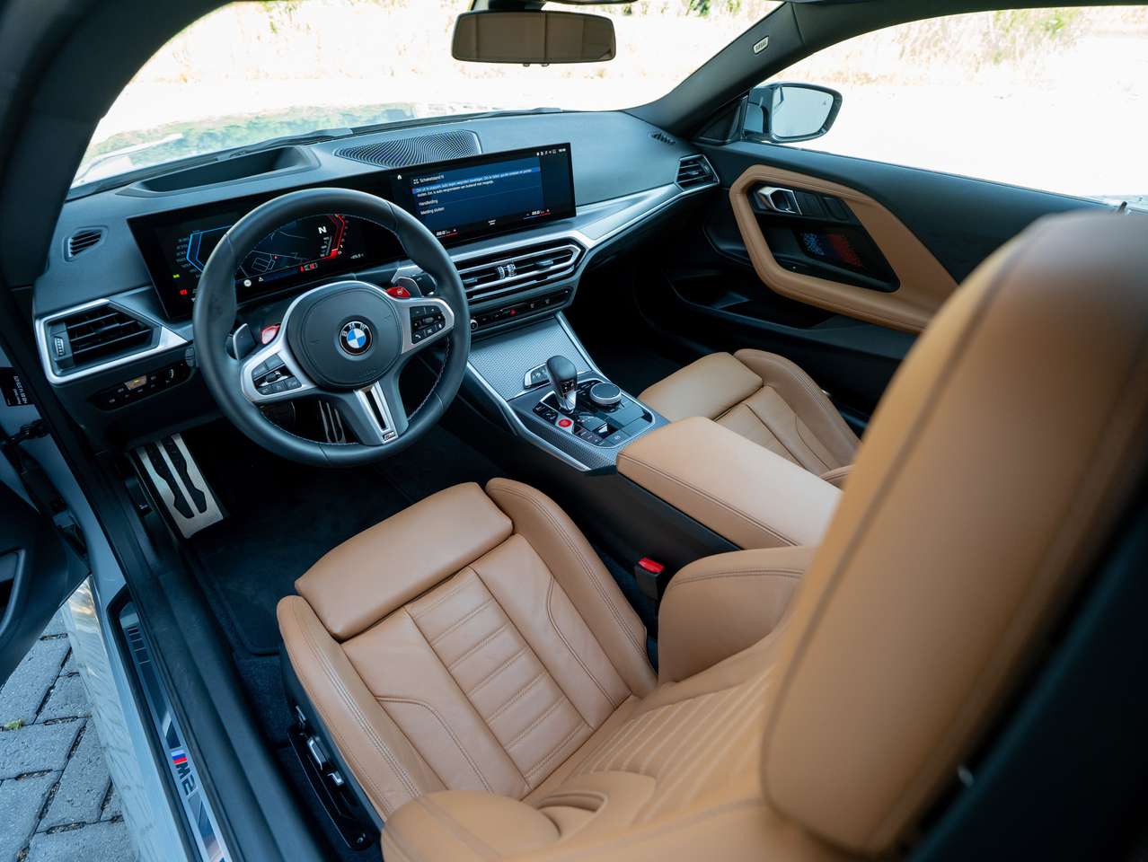 BMW M2 NEW CONDITION/PANORAMA/HEAD-UP DISPLAY/CAMERA/1ST OWNER/BELGIUM CAR — foto 12 van 25