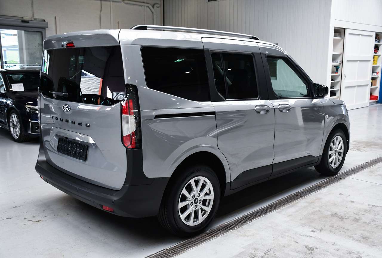 Ford Tourneo Courier Titanium 5pl - NAVI SMARTLINK / CAMERA / PDC / CC — foto 3 van 17