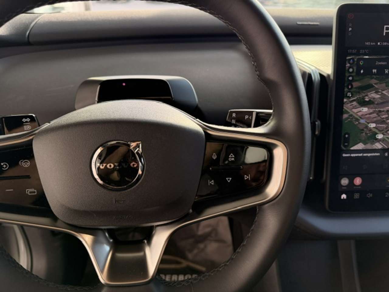 Volvo EX30 PLUS EXTENDED RANGE +TAL VAN OPTIES — foto 17 van 20