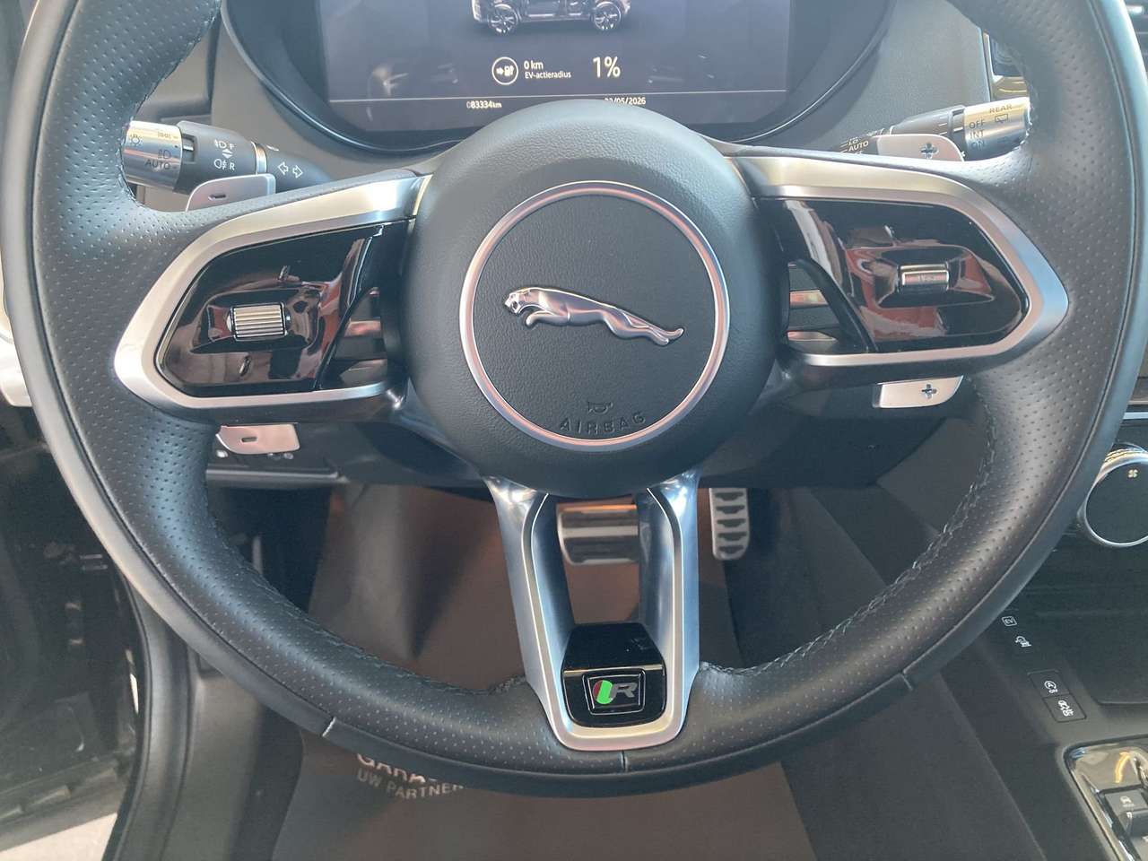 Jaguar E-Pace R-DYNAMIC PLUG IN HYBRIDE AWD AUTOMAAT+TAL VAN OPTIES — foto 14 van 18