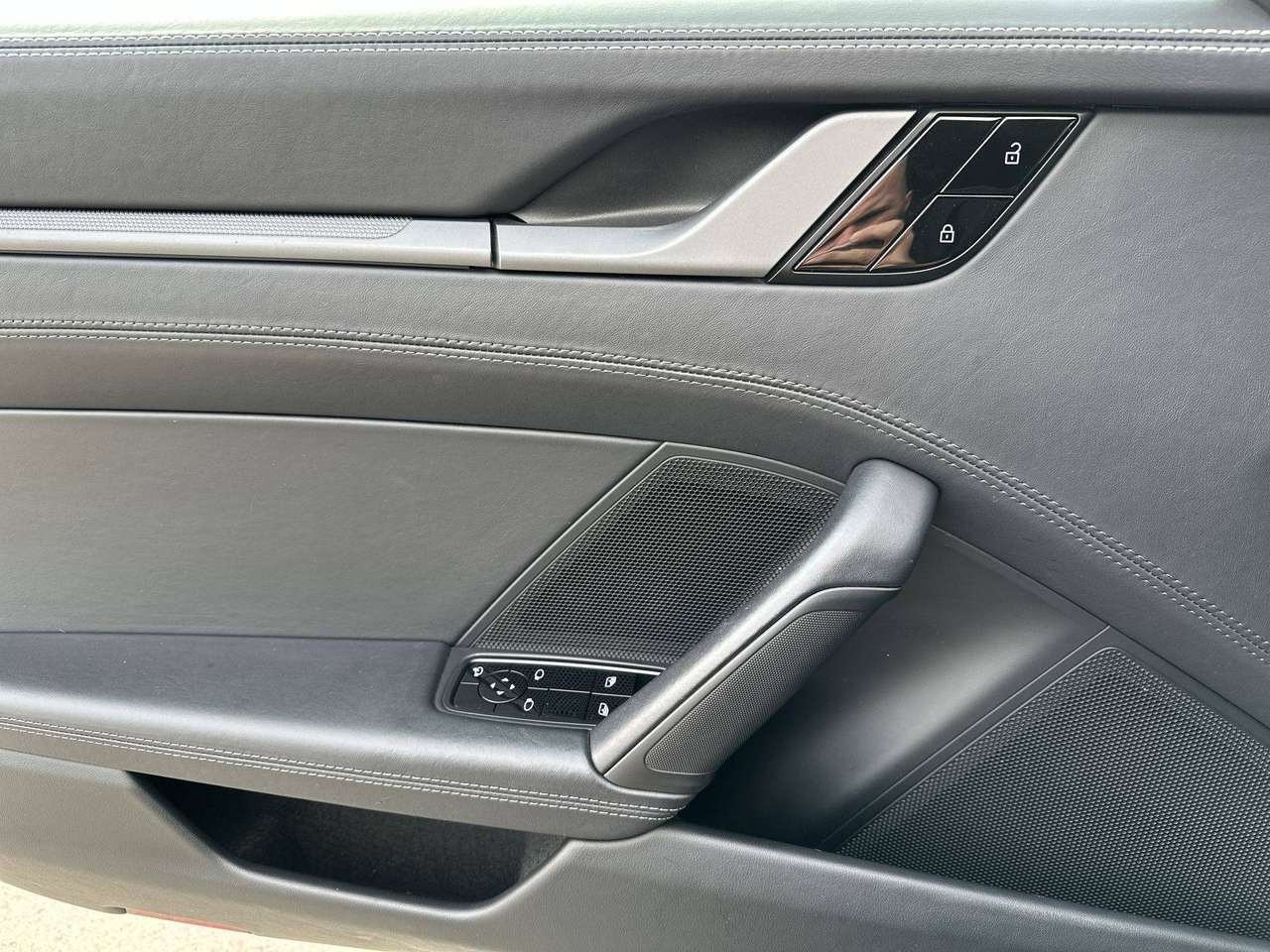 Porsche 992 CARRERA 2 Sportuitlaat Volleder 21" Sportdesign skirts — foto 12 van 13