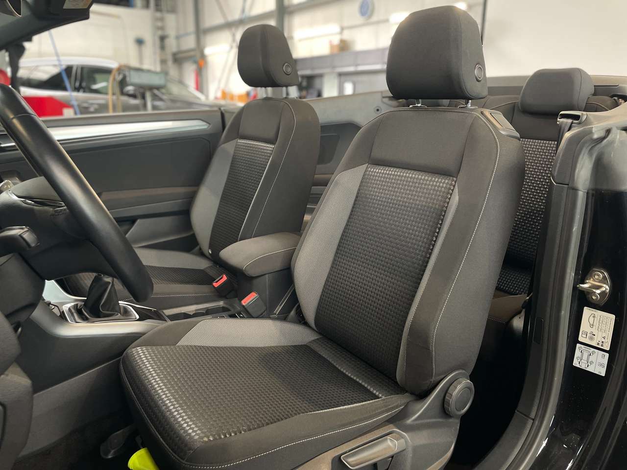 Volkswagen T-Roc Cabriolet 1.0 TSI Active — foto 8 van 18