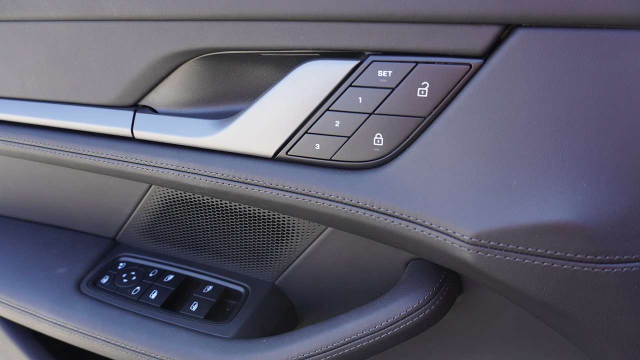 Porsche Taycan 4 CT/-10%!!/21"/LEDER/MEMO/PPBatt+/PASM/LUCHT — foto 10 van 16