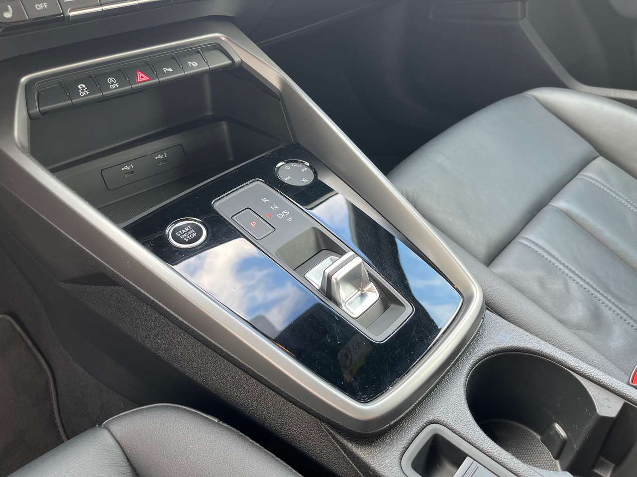 Audi A3 A3 Sportback MHEV 30 eTFSI Business Attraction S-Tronic /LEATHER / HEATED SEATS / LED / PDC / COCKPIT / CARPLAY /ACC PREP — foto 16 van 19