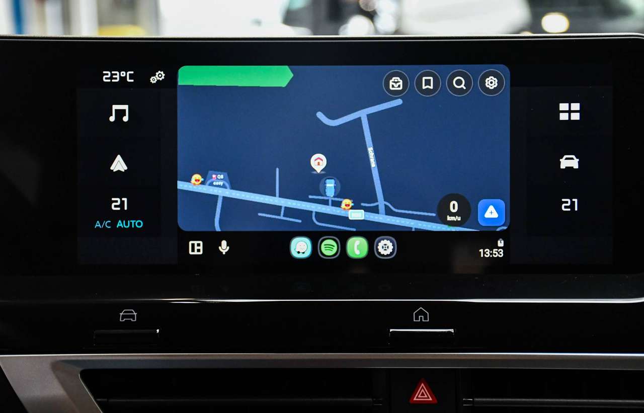 Citroen C4 C4 1.2 PureTech Feel - NAVIGATIE VIA SMARTLINK / CAMERA / PDC / CC / AIRCO — foto 9 van 17
