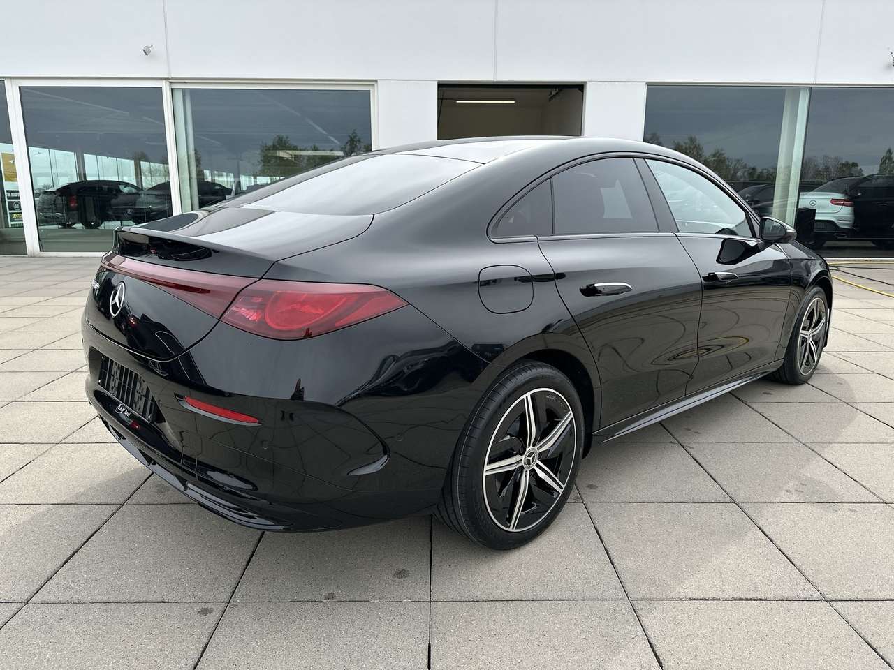Mercedes-Benz CLA 250 + AMG LINE Electric — foto 7 van 19
