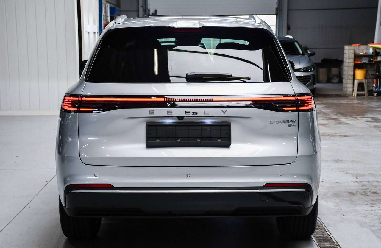 Geely Starray EM-i Max+ 136km NIEUW - NAVIGATIE / OPEN PANO-DAK / LEDER / CAMERA / ACC / BLIS / PDC — foto 5 van 22