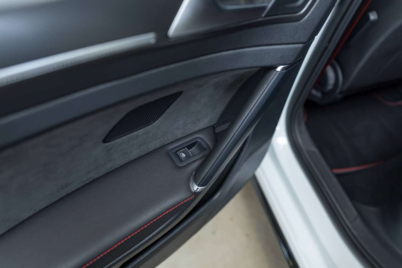 Volkswagen Golf GTI TCR|PANO|ALCANTARA|CAMERA|KEYLESS|ACC|LA|ZETELVERW.|GARANTIE| — foto 20 van 25