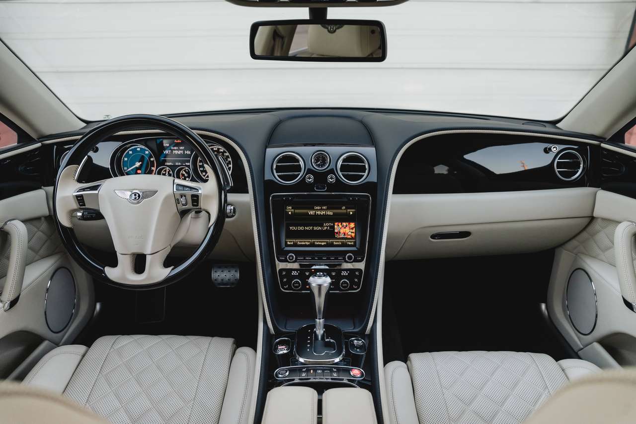 Bentley Flying Spur 4.0 V8 S - Mulliner Spec. - Bentley Historie — foto 10 van 25