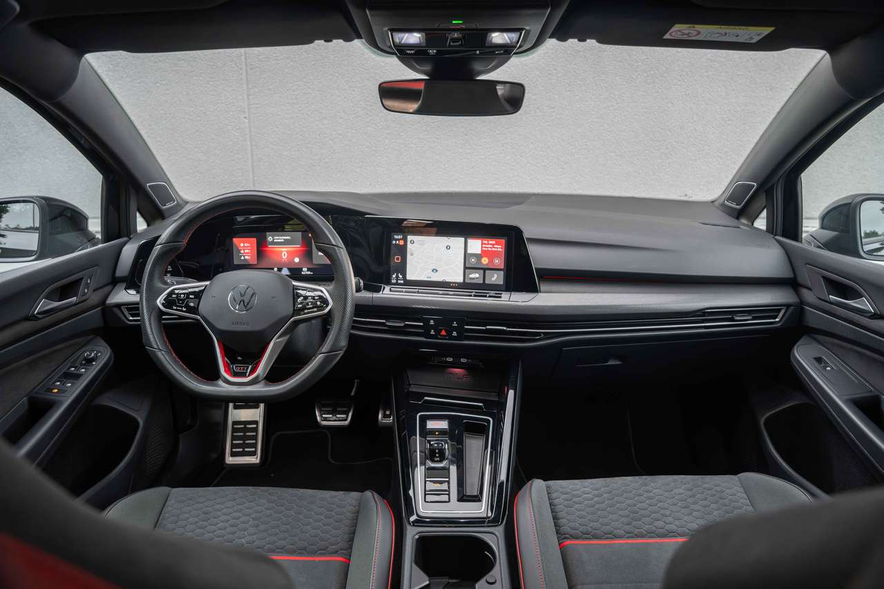 Volkswagen Golf GTI Clubsport PANO/AKRA/IQLIGHTS/19"/ACC/CAMERA/CARPLAY — foto 10 van 25