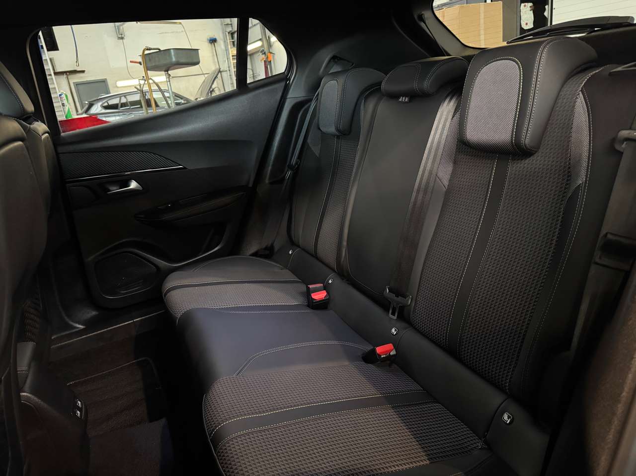 Peugeot 2008 1.2 PureTech GT-Line — foto 7 van 16