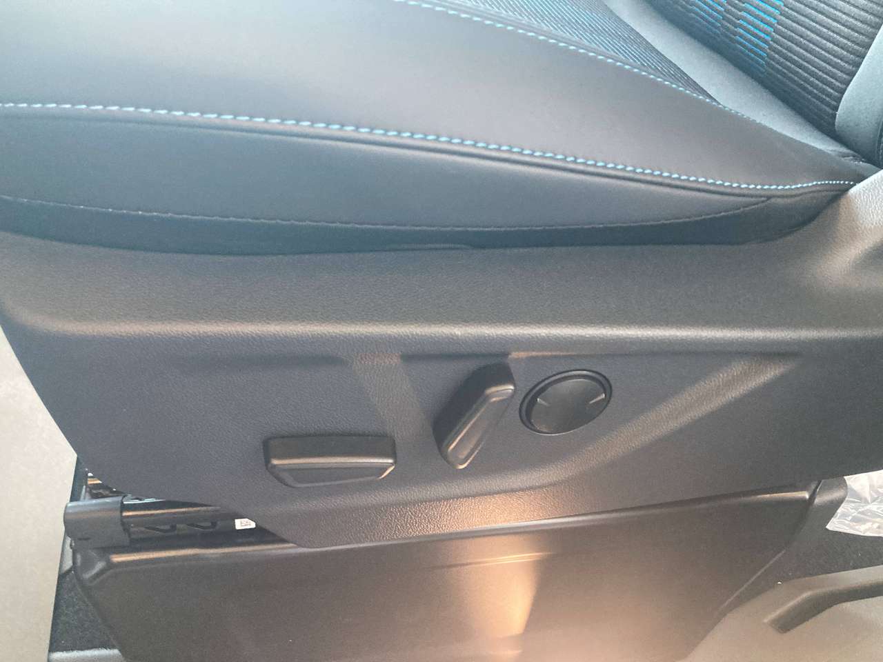 Ford Transit Custom MULTI-USE L2 SPORT PHEV 5 ZIT NIEUW OKM 45400+BTW — foto 20 van 22