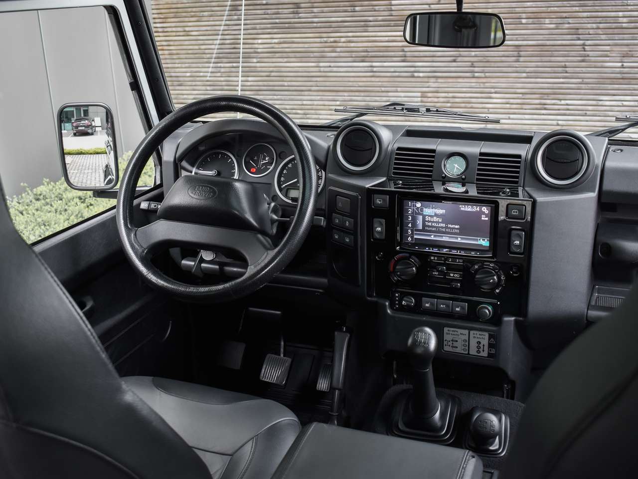 Land Rover Defender 90  2.2TD4 - "Eastnor Edition" — foto 21 van 25