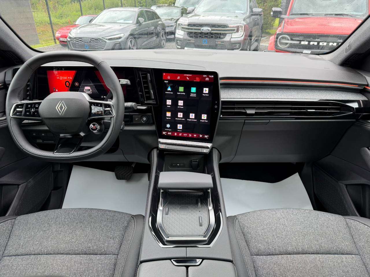 Renault Austral MHEV TECHNO FACELIFT 20" PANO CAMERA APPLE CARPLAY — foto 6 van 17