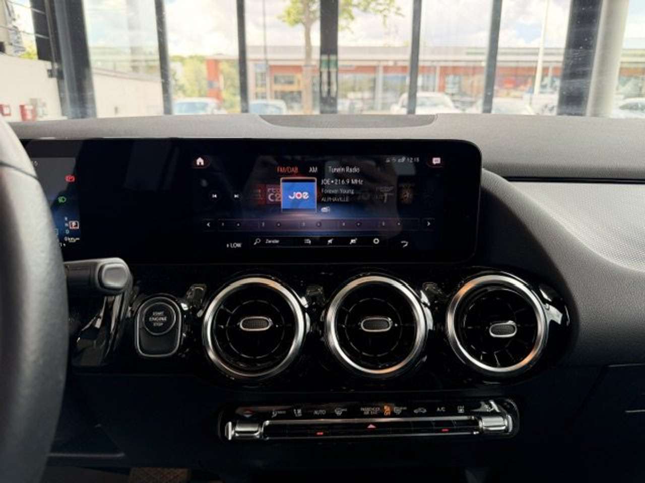 Mercedes-Benz GLA 250 250e PLUG-IN HYBRID AUTOMAAT PANO OPEN DAK — foto 13 van 22