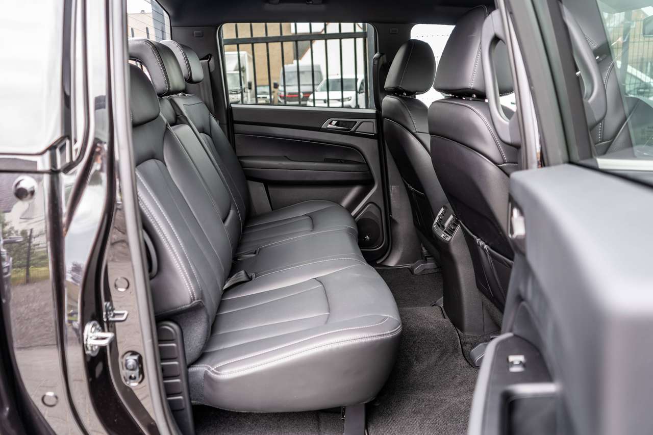 KGM Musso Grand 2.2D 4X4 Style - Automaat - 35.500ex — foto 17 van 19