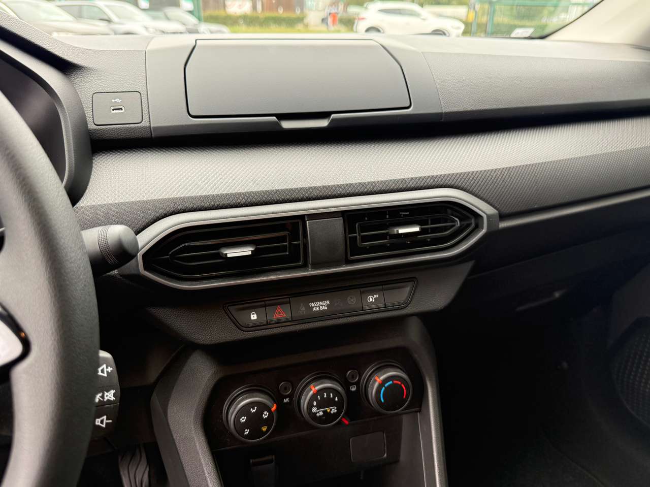 Dacia Sandero 1.0i SCe Airco 2800km NIEUWSTAAT ! Facelift — foto 14 van 17