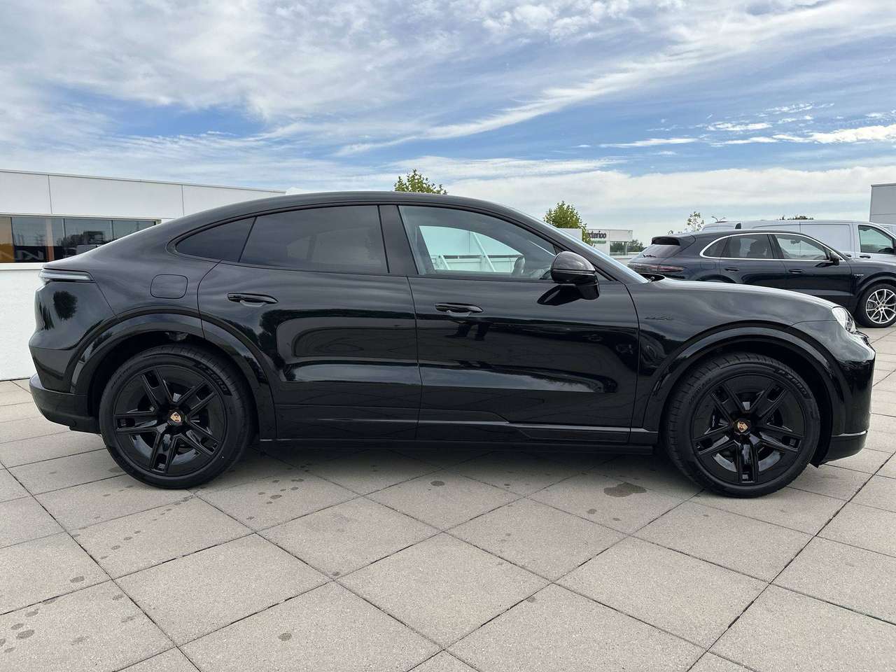 Porsche Cayenne Coupe ELECTRIC Trekhaak  adaptive Sportdesign 22" — foto 3 van 19
