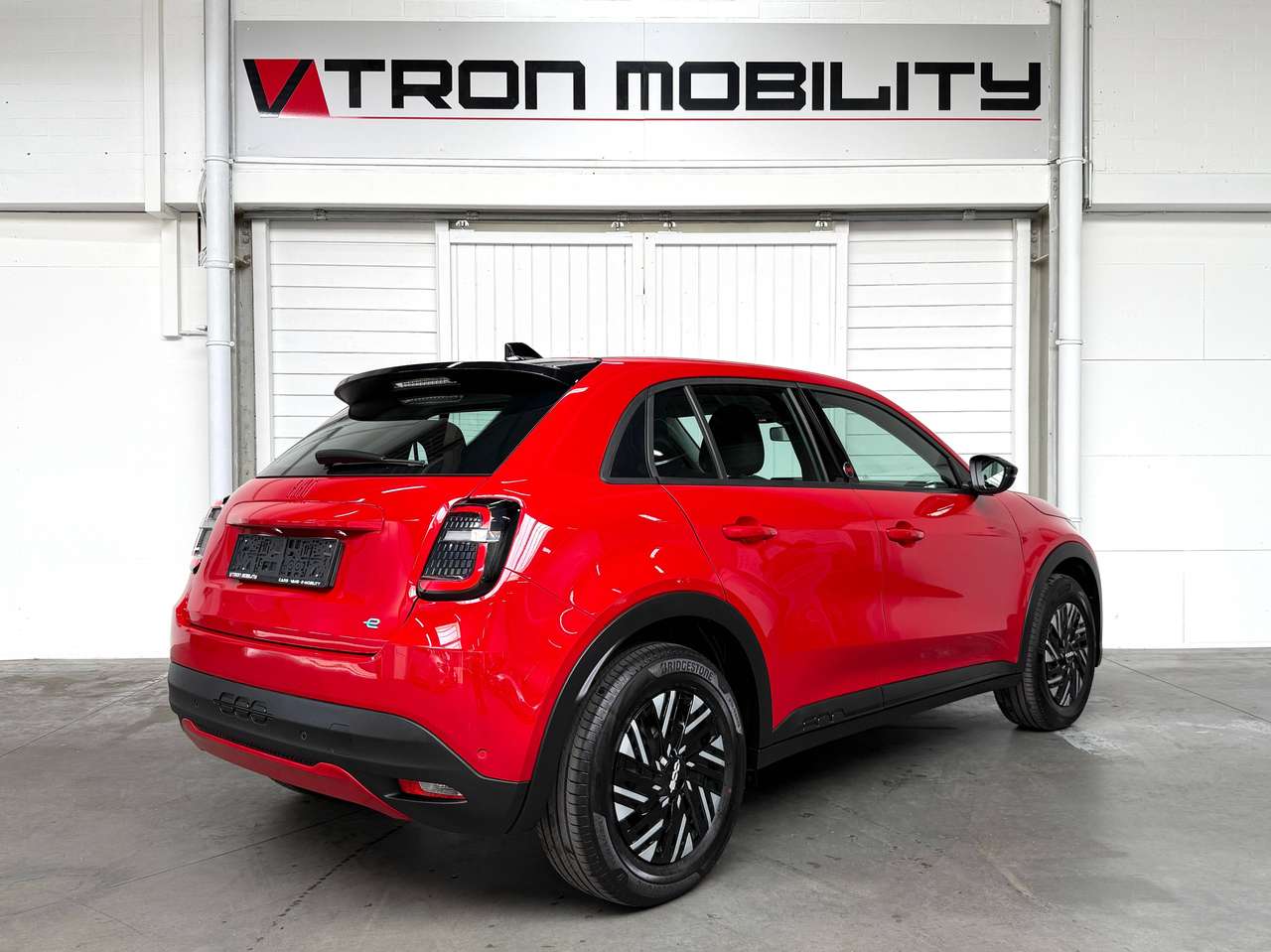 Fiat 600e e-600 54 kWh Red SOH 95% CARPLAY/ANDROID-AUTO*DAB*NAVI*CRUISE CONTROL*LANE ASSIST*PDC — foto 4 van 25