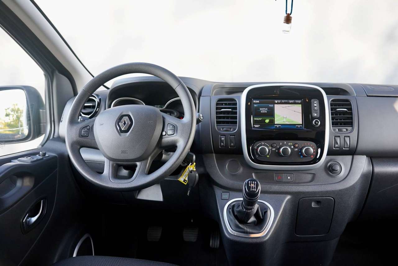 Renault Trafic 2.0 dCi 29 6 plaatsen lichte vracht — foto 11 van 25