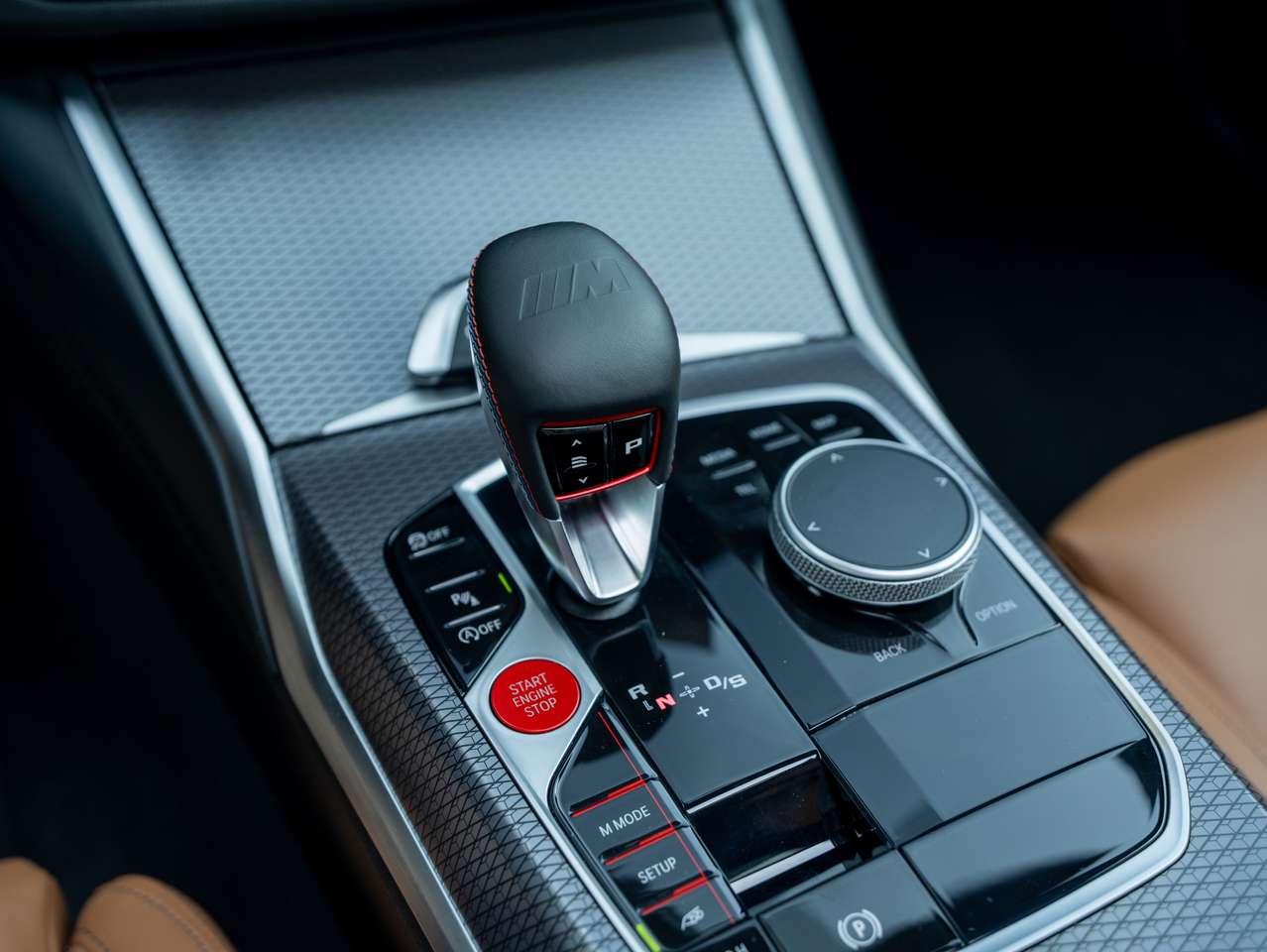 BMW M2 NEW CONDITION/PANORAMA/HEAD-UP DISPLAY/CAMERA/1ST OWNER/BELGIUM CAR — foto 15 van 25