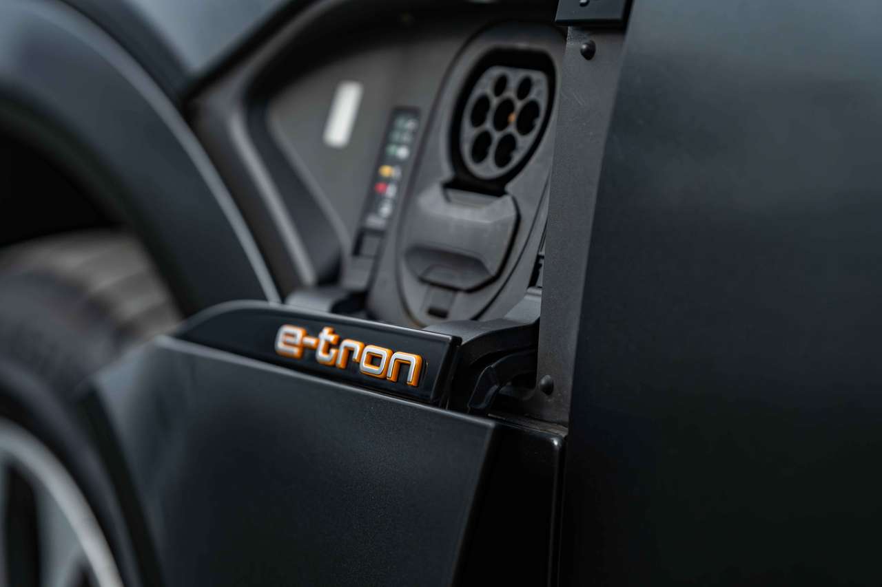 Audi e-tron (2021) — foto 18
