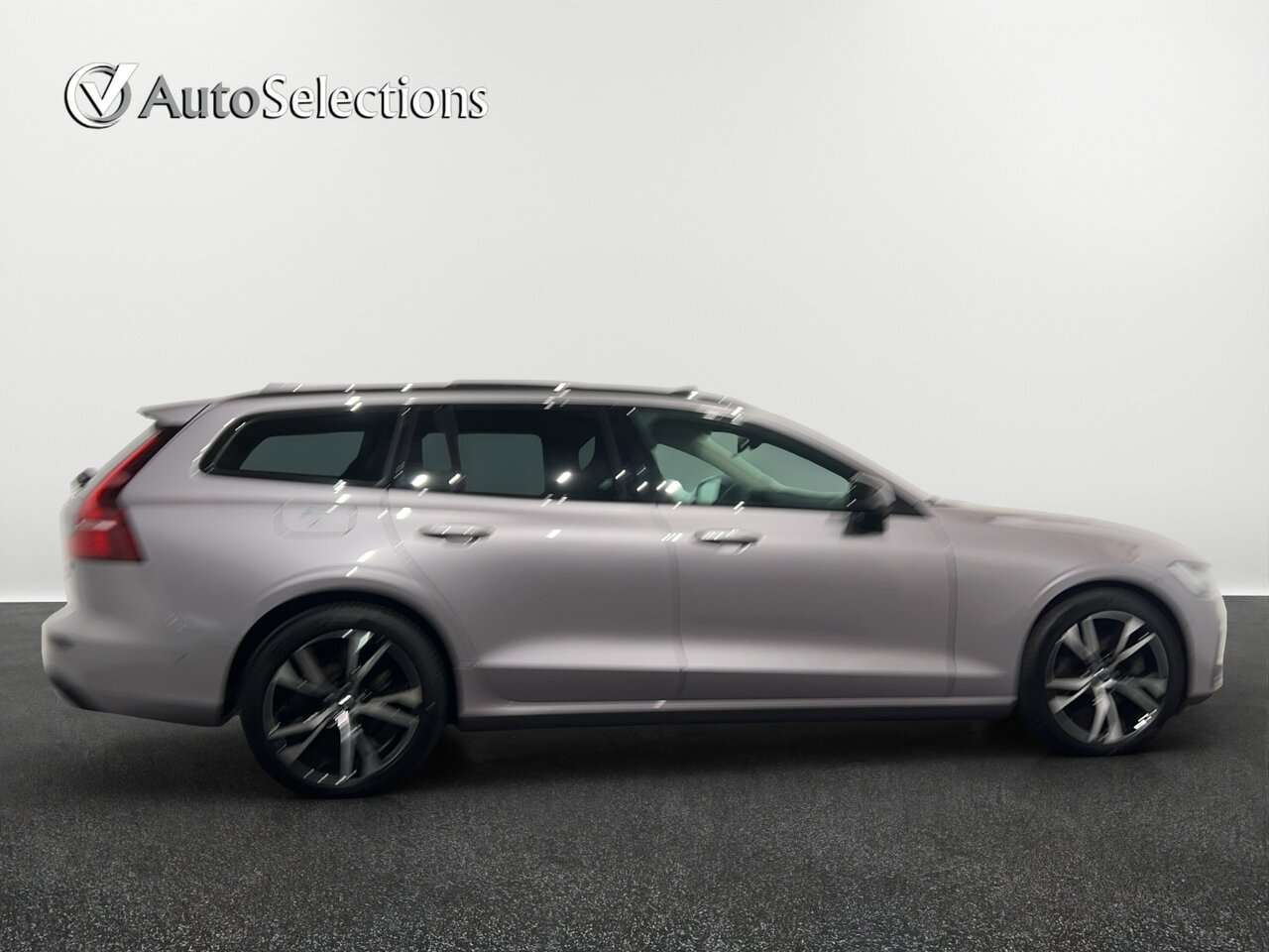Volvo V60 B4 PLUS DARK/PANO/HEAD-UP /360° — foto 6 van 24