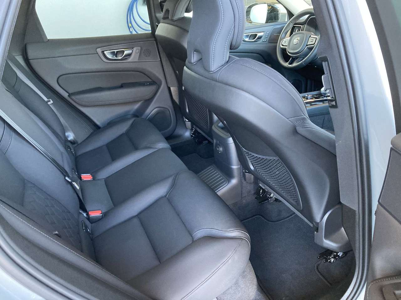 Volvo XC60 PLUS DARK T6 PHEV AWD AUTOMAAT PANO DAK 19000KM!!! — foto 7 van 22