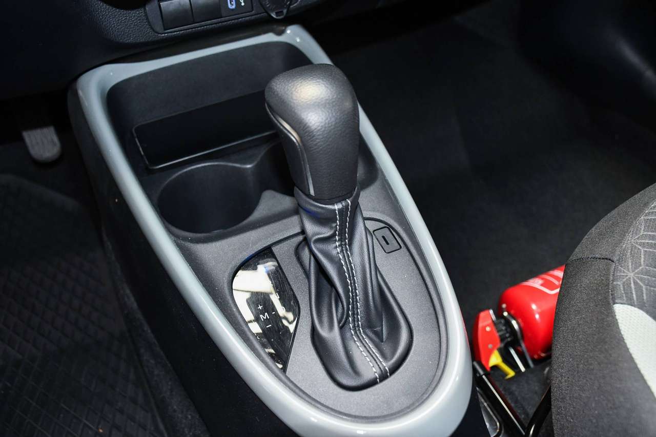 Toyota Aygo X Aygo X Air-Pulse + Tech Pack - NAVIGATIE VIA SMARTLINK / CAMERA / ACC / AIRCO — foto 13 van 18