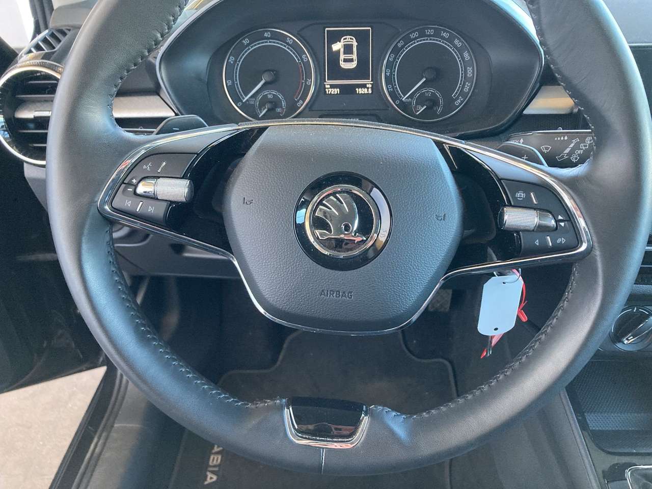 Skoda Fabia 1.0TSI BENZINE  AUTOMAAT MET SLECHTS 17000KM!!!!! — foto 19 van 23