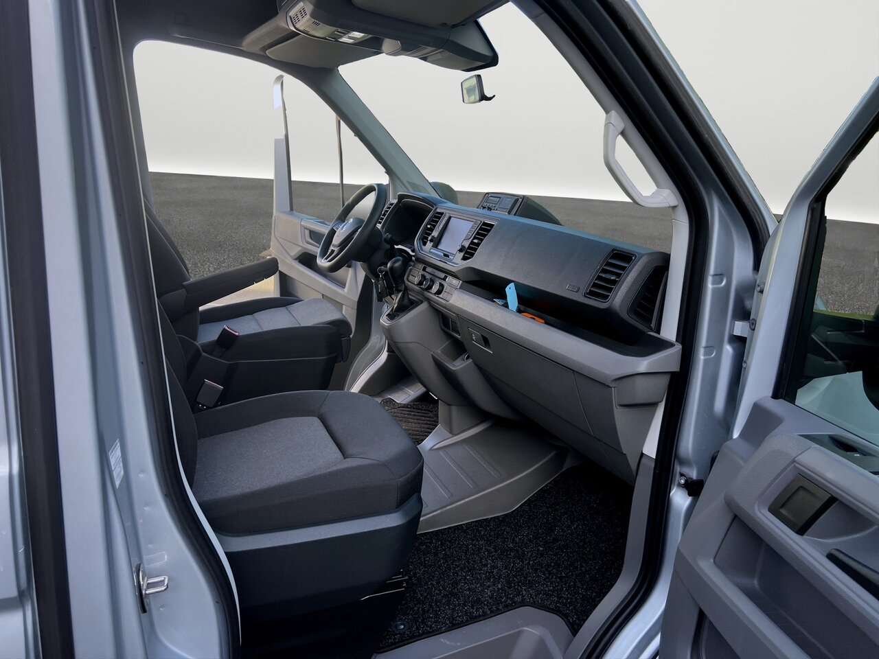 Volkswagen Crafter Automaat/Led/Luchtvering/5500kg/Winch/Trekhaak ... — foto 7 van 15