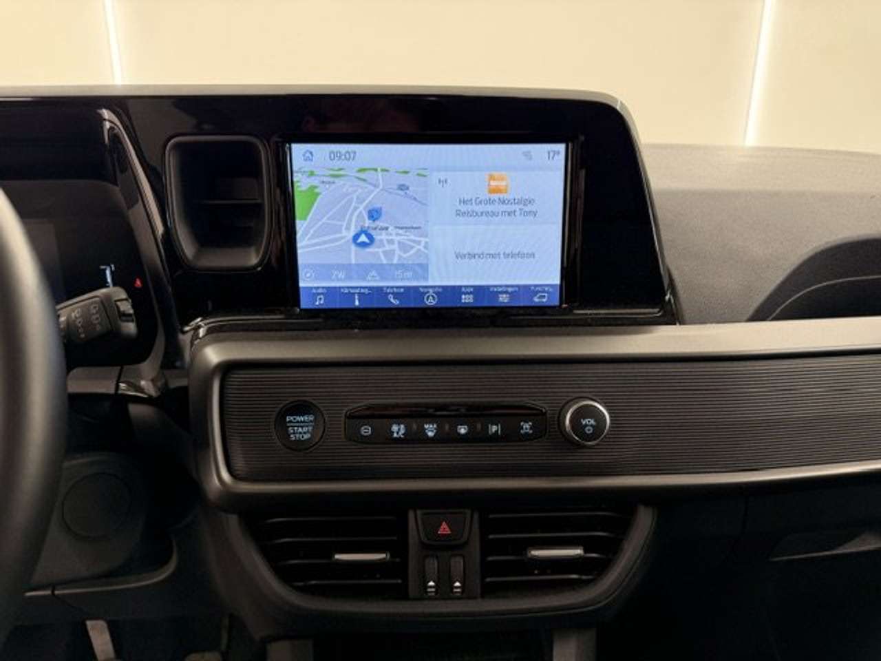 Ford Tourneo Courier TITANIUM BENZINE 125PK 22000KM — foto 13 van 21