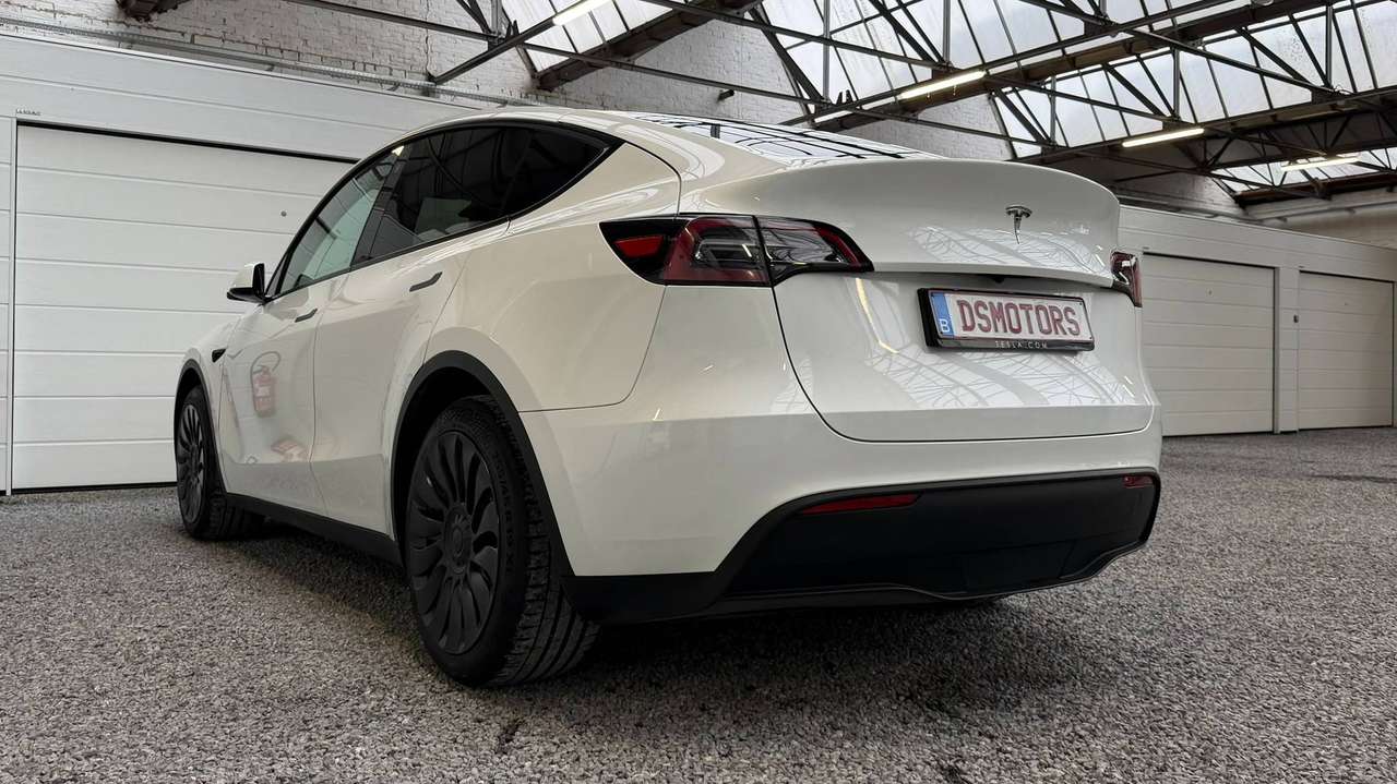 Tesla Model Y RWD | Tesla trekhaak | LFP | HW4 - FSD | BTW wagen | IN OPTIE — foto 12 van 25