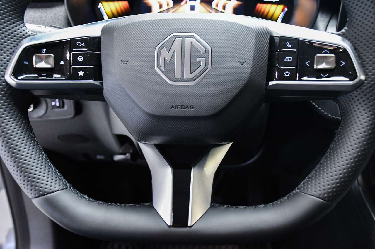 MG ZS ZS 1.5i Hybride+ Comfort - NAVIGATIE / CAMERA / ACC — foto 18 van 20