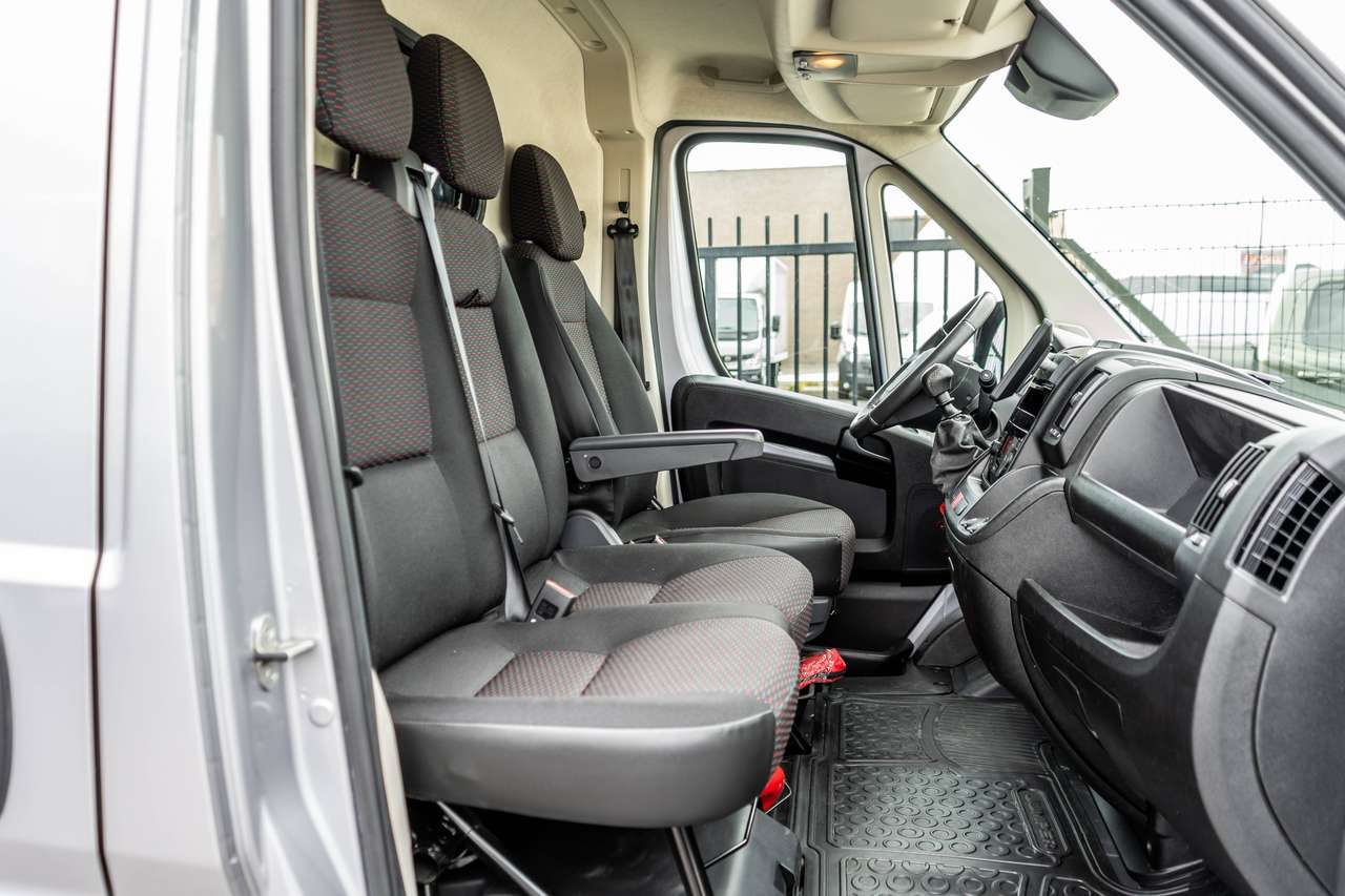 Citroen Jumper 2.2D L2H2 - Camera / Trekhaak — foto 10 van 15