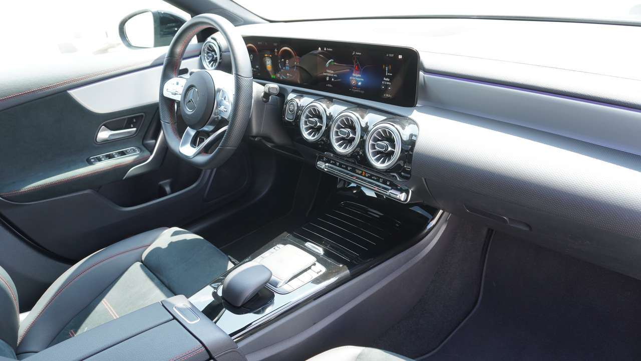 Mercedes-Benz CLA 250 AMG/PANODAK/KEYLESS/NIGHTPAK/CAMERA/KLIMAATREGEL — foto 14 van 18