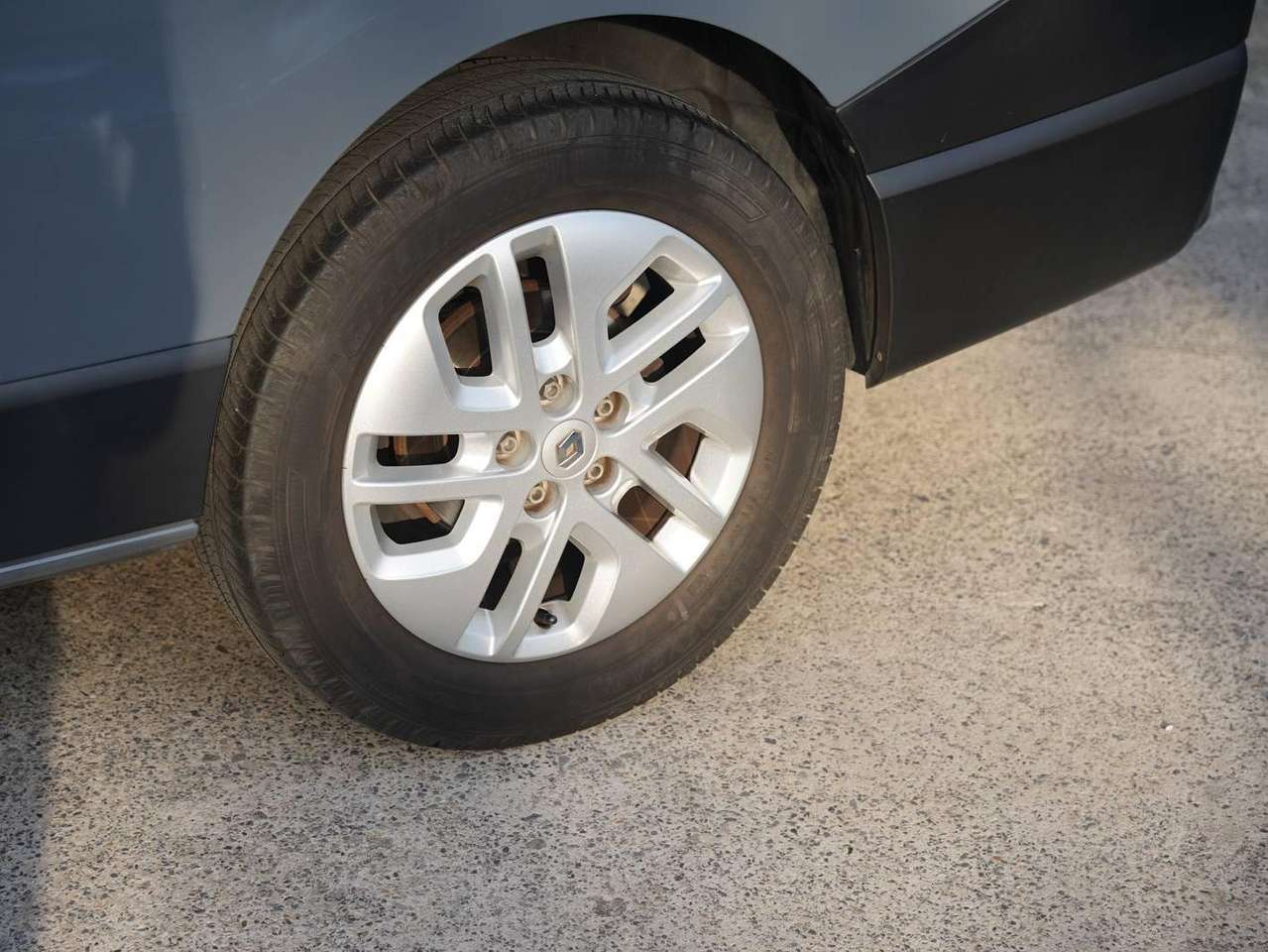 Renault Trafic 2.0 dCi 29 6 plaatsen lichte vracht — foto 10 van 25