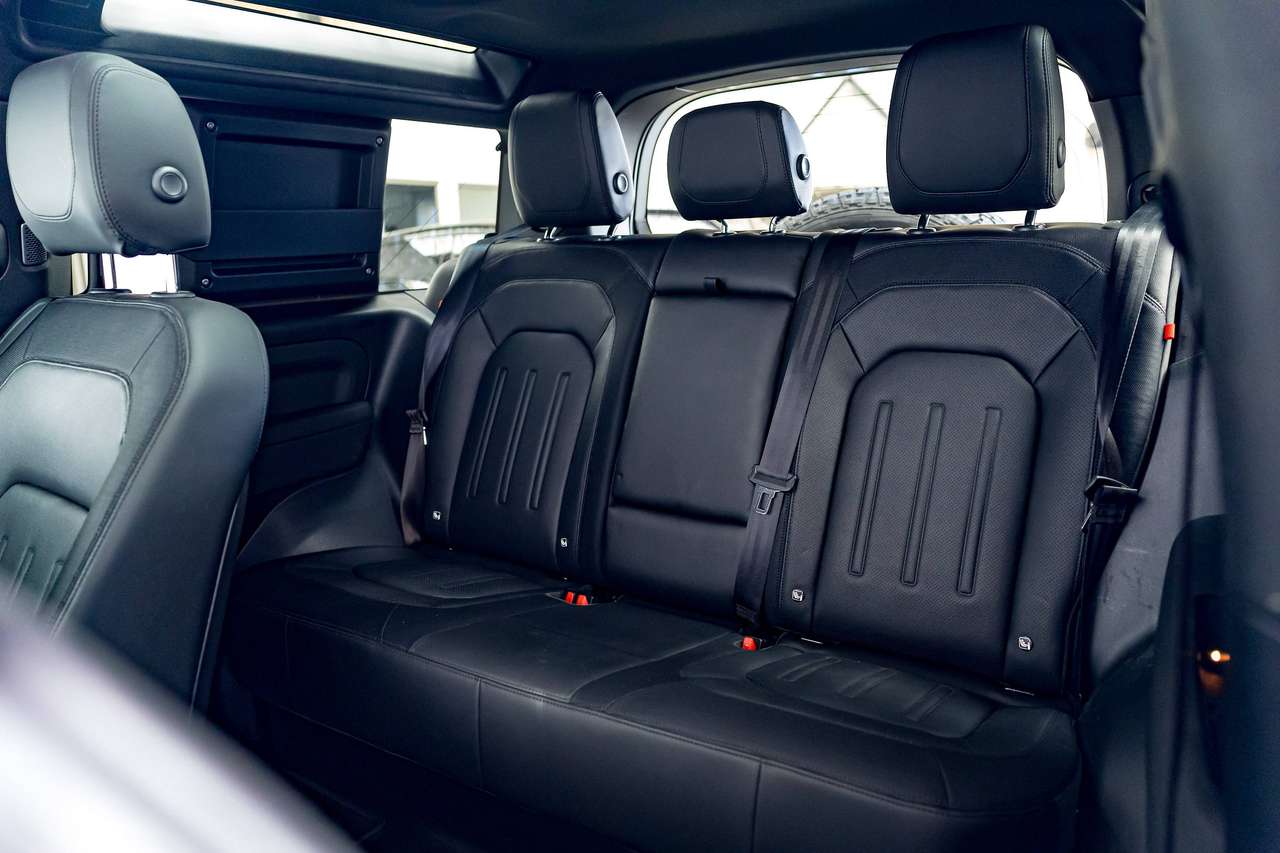 Land Rover Defender MHEV D300 X-Dynamic S|LUCHTVERING|PANO|AWD|360°|ZETEVERW.(v/a)|MINI-FRIDGE|KEYLESS|ACC|LA|GARANTIE| — foto 19 van 25