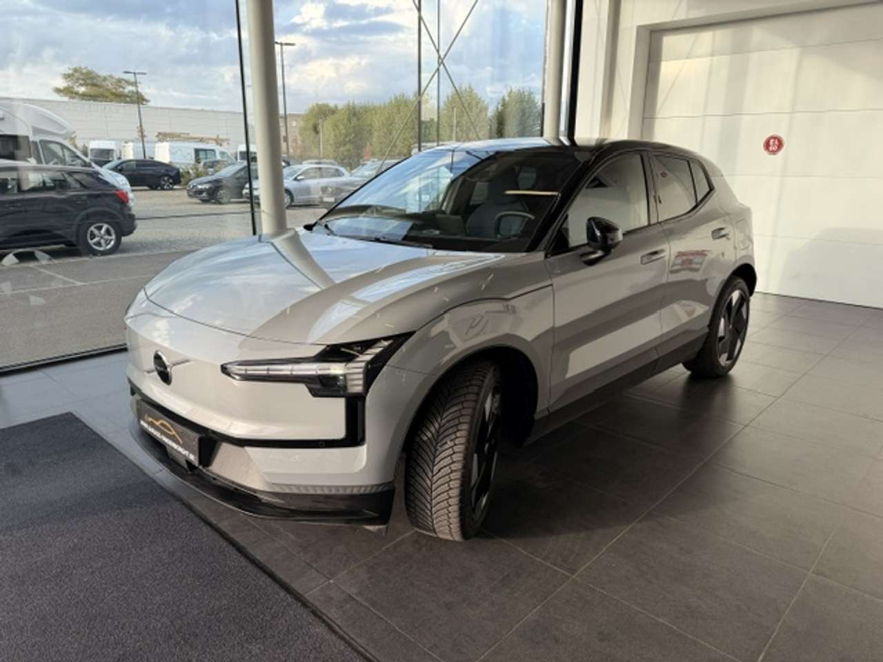 Volvo EX30 PLUS EXTENDED RANGE +TAL VAN OPTIES — foto 3 van 20