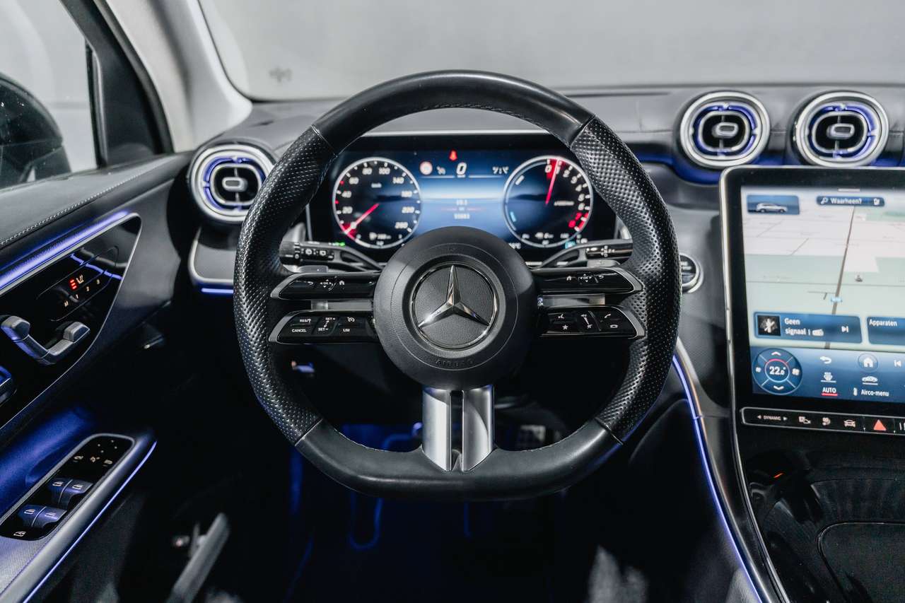 Mercedes-Benz GLC 300 (2023) — foto 12