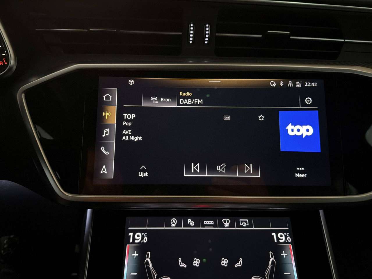 Audi A6 45TFSI 265PK QUATTRO * KLEUR EXCLUSIVE ULTRA BLAUW PAREL * BLACK PACK * 3X S-LINE * CAMERA * LED * TREKHAAK * 21" * — foto 7 van 24