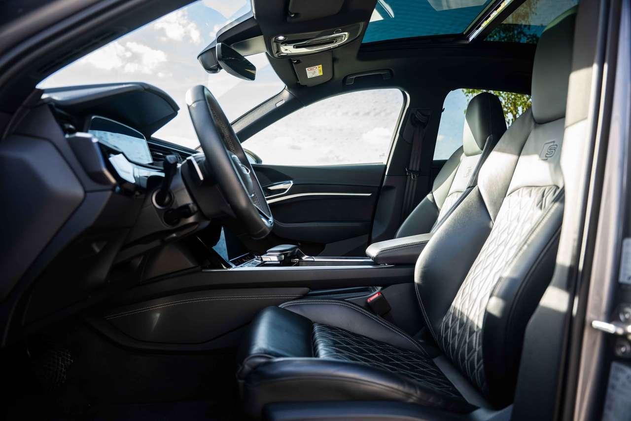 Audi e-tron E-TRON 55 SPORTBACK*QUATTRO*RS SEATS*PANO*LED*CAMERA* — foto 21 van 25