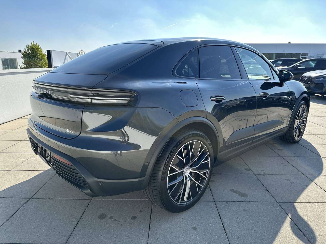 Porsche Macan ELECTRIC  Pano Dak Lederpakket 21" Bose — foto 7 van 19