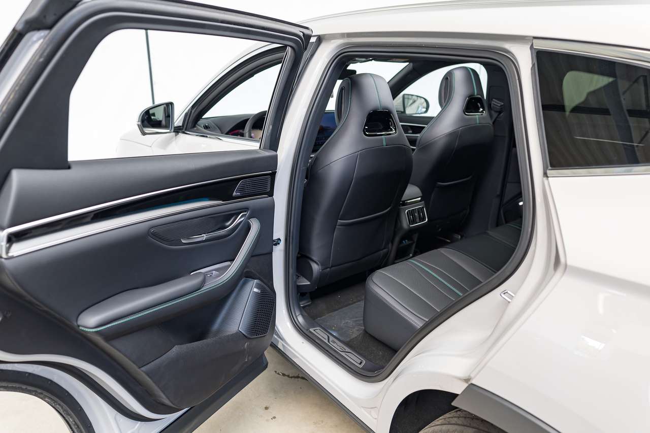 BYD Seal U ONMIDDELIJK LEVERBAAR!|BYD Seal U BOOST | BOUNDLESS GREY | pHEV | PANO | ACC | LA | 360° | — foto 14 van 25