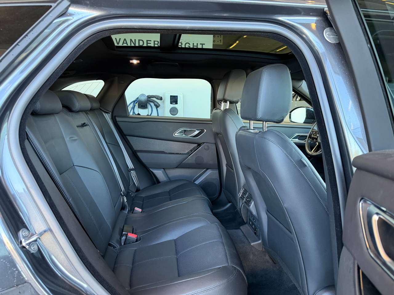 Land Rover Range Rover Velar DYNAMIC SE P400e PHEV AWD AUTOMAAT+TAL VAN OPTIES — foto 7 van 22
