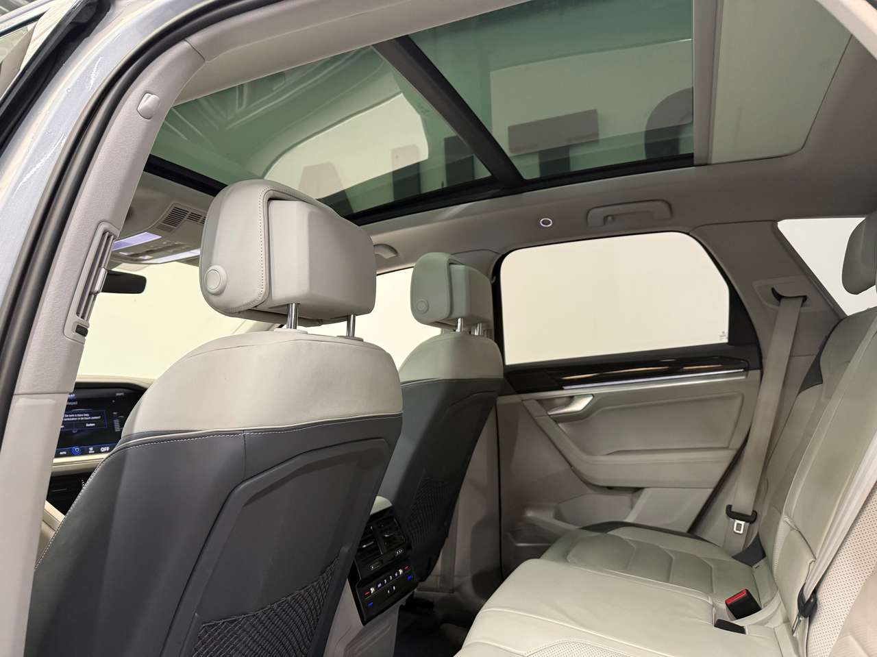 Volkswagen Touareg 3.0 TDi V6 SCR 4Mo R-Line 2020! — foto 14 van 24