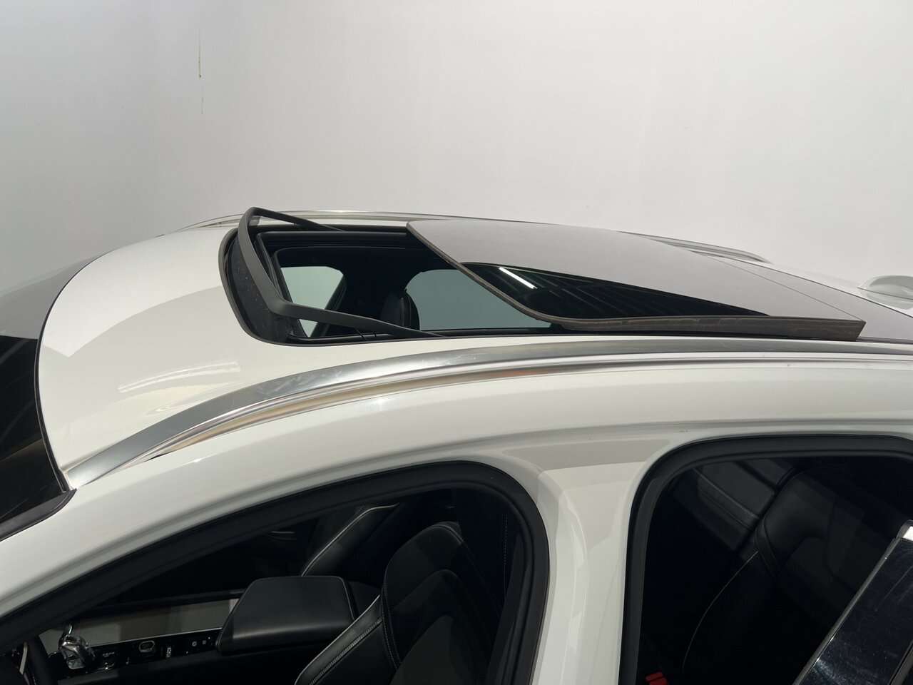 Volvo XC60 T8 AWD Recharge Plug in/R design/Safety pack — foto 8 van 16