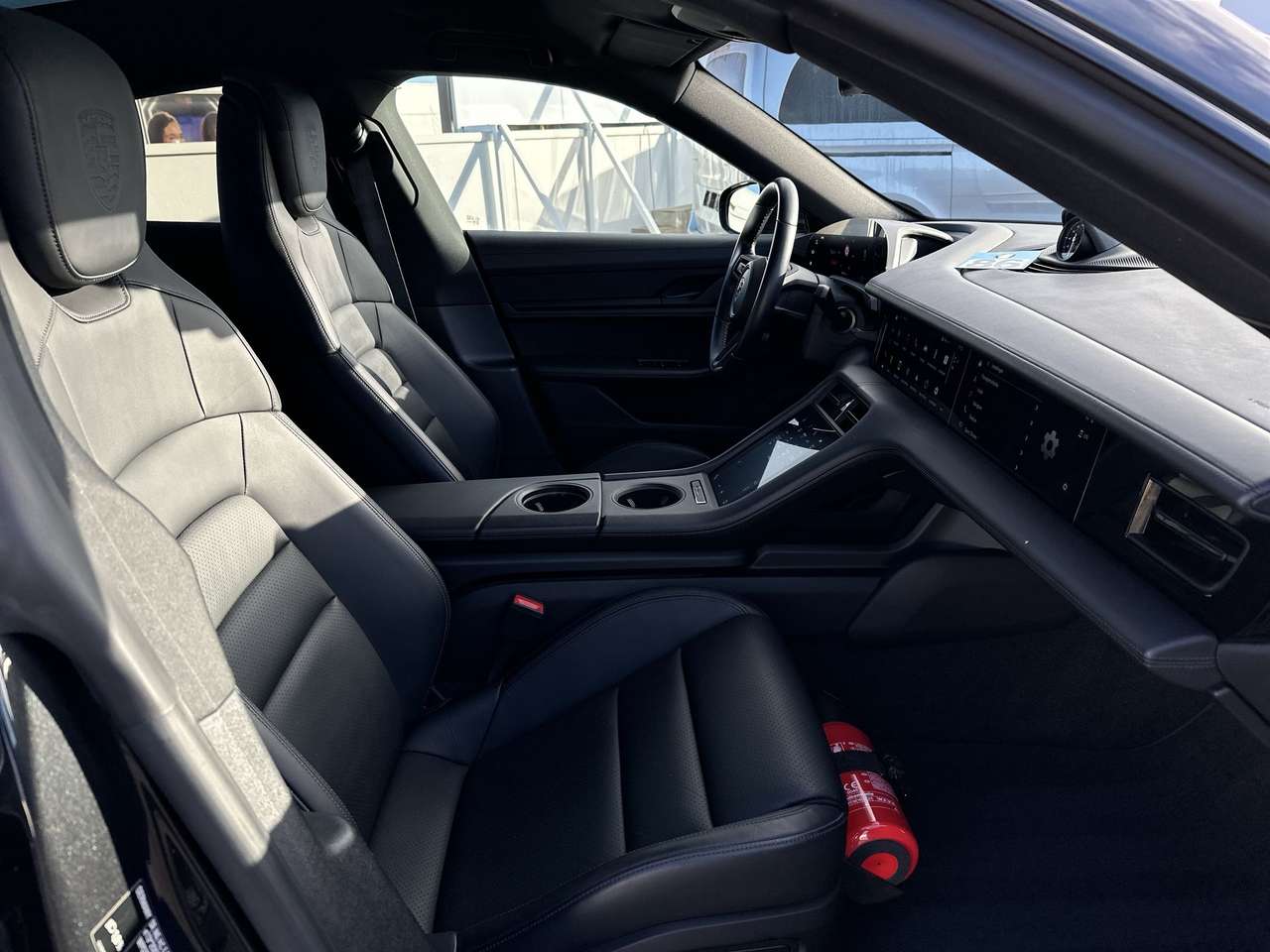 Porsche Taycan 4S Luchtvering Pan. Dak Pass. Display full option! — foto 16 van 19